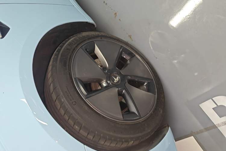 Used Tesla Model 3 2022 Rear-Wheel-Drive Version Left Front Wheel Hub