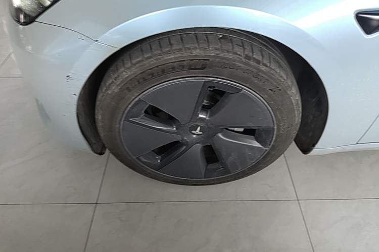 Used Tesla Model 3 2022 Rear-Wheel-Drive Version Left Front Wheel Hub