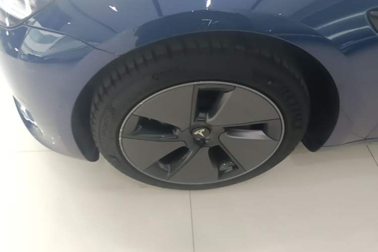 Used Tesla Model 3 2022 Rear-Wheel-Drive Version Left Front Wheel Hub