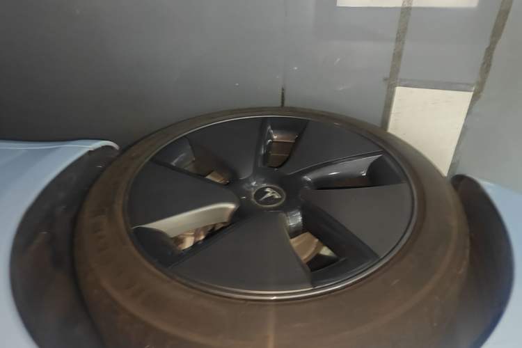 Used Tesla Model 3 2022 Rear-Wheel-Drive Version Left Front Wheel Hub