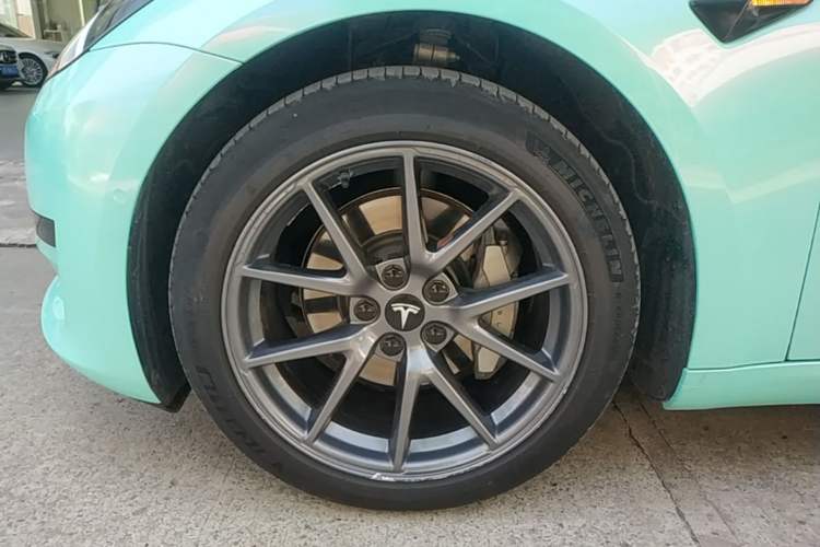 Used Tesla Model 3 2022 Rear-Wheel-Drive Version Left Front Wheel Hub