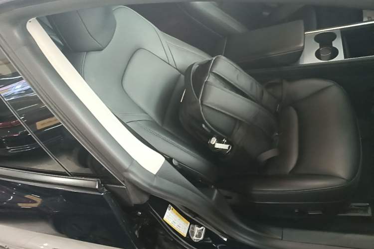 Used Tesla Model 3 2022 Rear-Wheel-Drive Version Right Front Seat