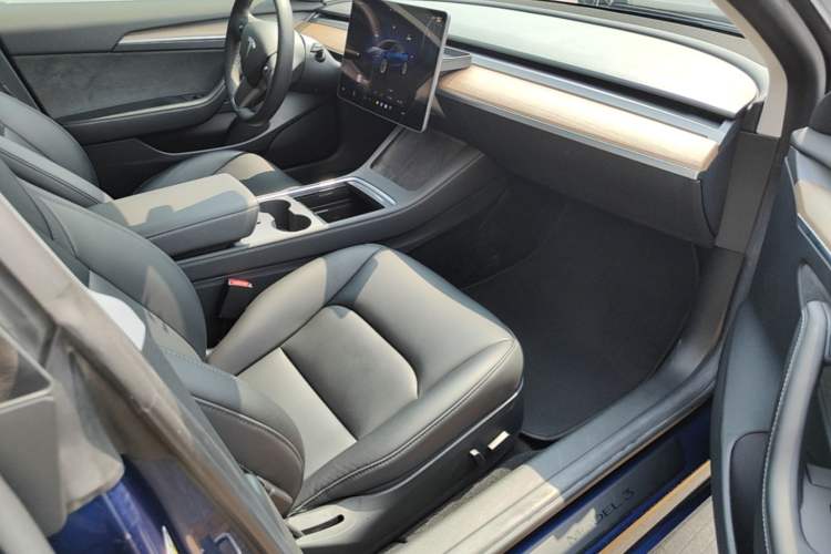 Used Tesla Model 3 2022 Rear-Wheel-Drive Version Right Front Seat