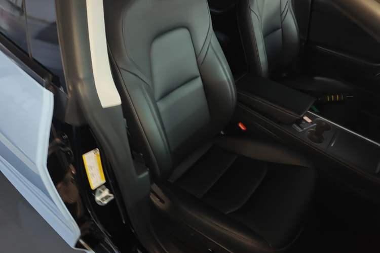 Used Tesla Model 3 2022 Rear-Wheel-Drive Version Right Front Seat