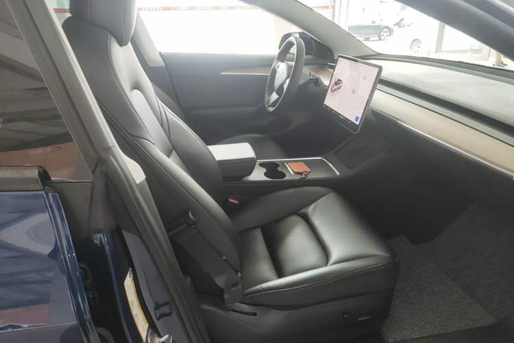 Used Tesla Model 3 2022 Rear-Wheel-Drive Version Right Front Seat