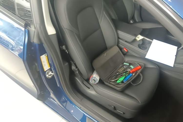 Used Tesla Model 3 2022 Rear-Wheel-Drive Version Right Front Seat