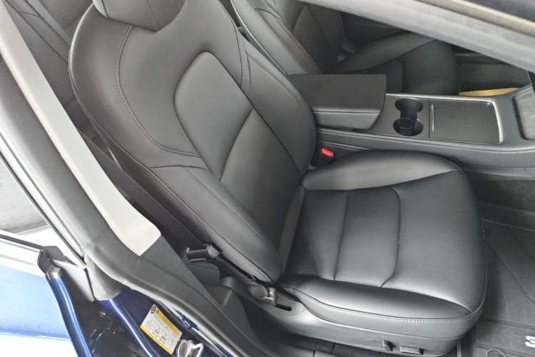 Used Tesla Model 3 2022 Rear-Wheel-Drive Version Right Front Seat