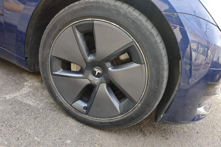 Used Tesla Model 3 2022 Rear-Wheel-Drive Version Right Front Wheel Hub