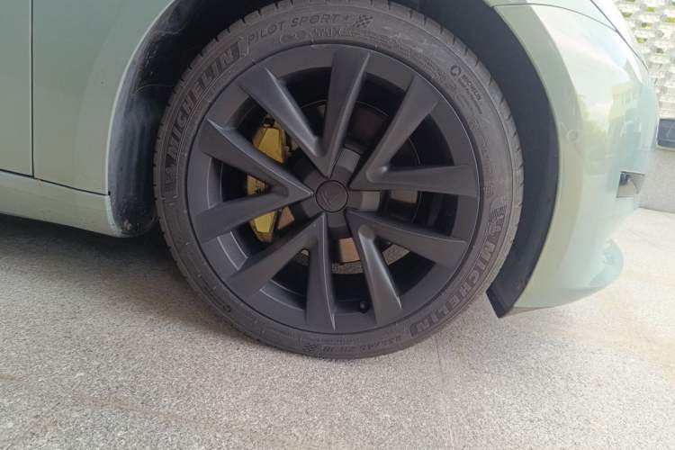 Used Tesla Model 3 2022 Rear-Wheel-Drive Version Right Front Wheel Hub
