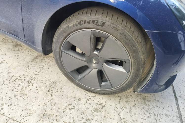 Used Tesla Model 3 2022 Rear-Wheel-Drive Version Right Front Wheel Hub