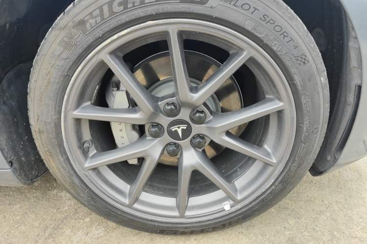 Used Tesla Model 3 2022 Rear-Wheel-Drive Version Right Front Wheel Hub