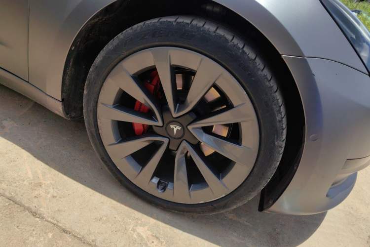 Used Tesla Model 3 2022 Rear-Wheel-Drive Version Right Front Wheel Hub