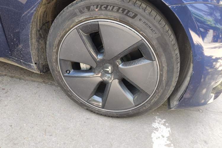 Used Tesla Model 3 2022 Rear-Wheel-Drive Version Right Front Wheel Hub