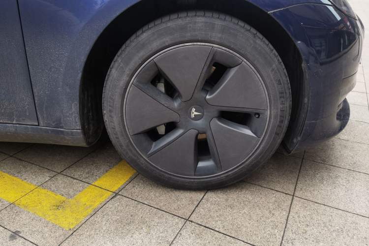 Used Tesla Model 3 2022 Rear-Wheel-Drive Version Right Front Wheel Hub