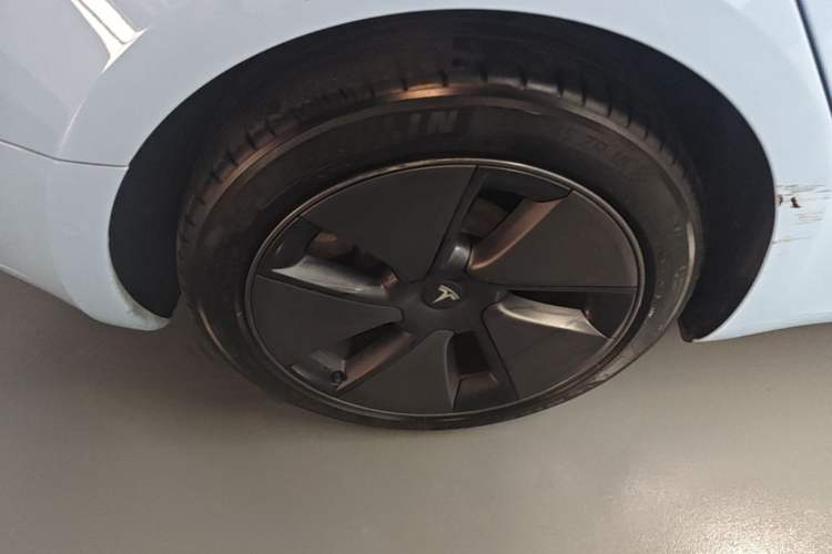 Used Tesla Model 3 2022 Rear-Wheel-Drive Version Right Rear Wheel Hub