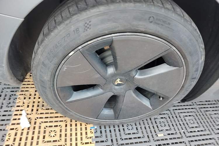 Used Tesla Model 3 2022 Rear-Wheel-Drive Version Right Rear Wheel Hub