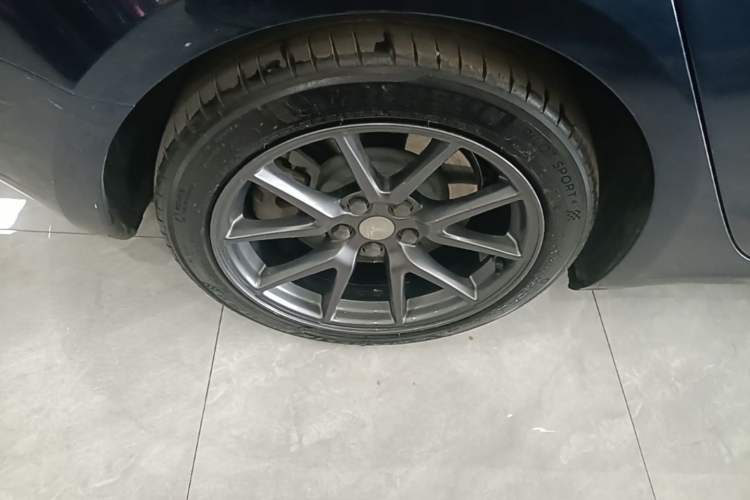 Used Tesla Model 3 2022 Rear-Wheel-Drive Version Right Rear Wheel Hub