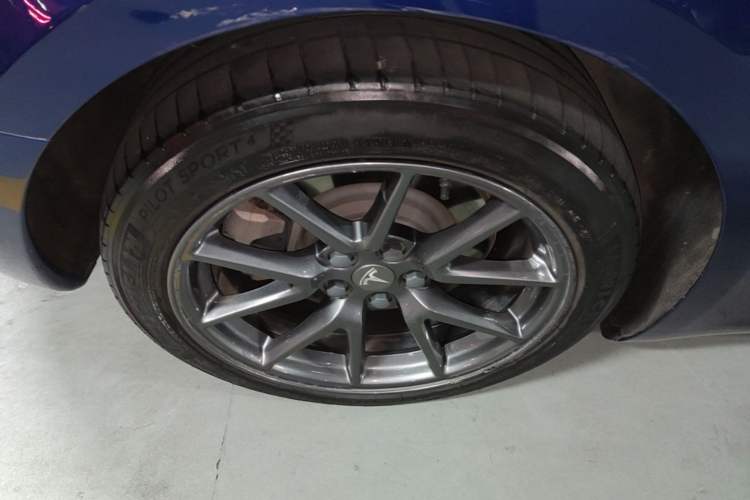 Used Tesla Model 3 2022 Rear-Wheel-Drive Version Right Rear Wheel Hub