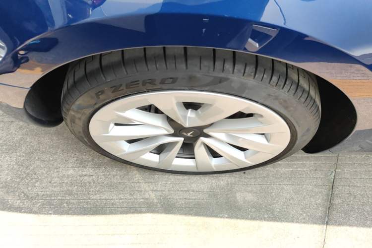 Used Tesla Model 3 2022 Rear-Wheel-Drive Version Right Rear Wheel Hub