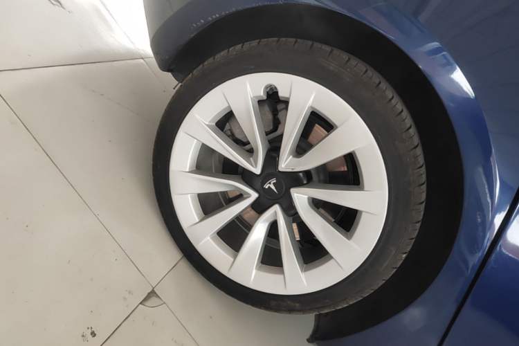 Used Tesla Model 3 2022 Rear-Wheel-Drive Version Right Rear Wheel Hub