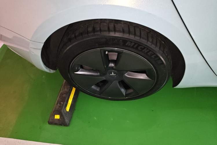 Used Tesla Model 3 2022 Rear-Wheel-Drive Version Right Rear Wheel Hub
