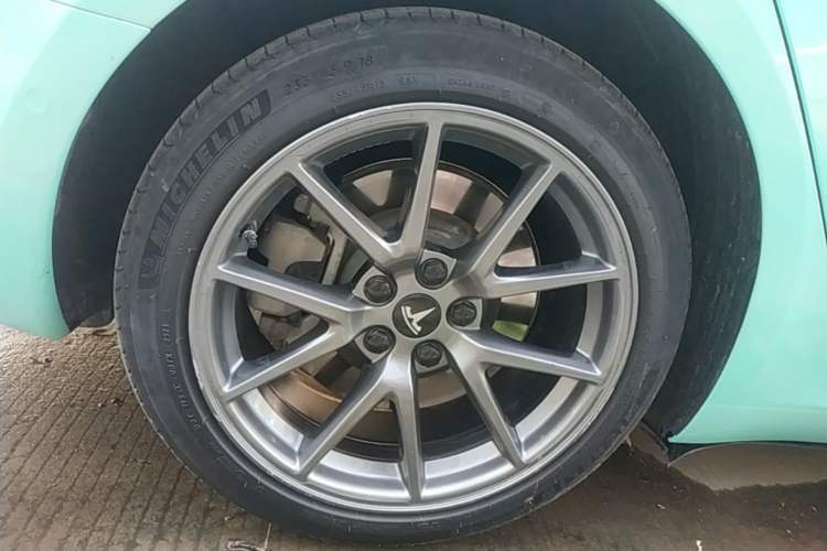 Used Tesla Model 3 2022 Rear-Wheel-Drive Version Right Rear Wheel Hub