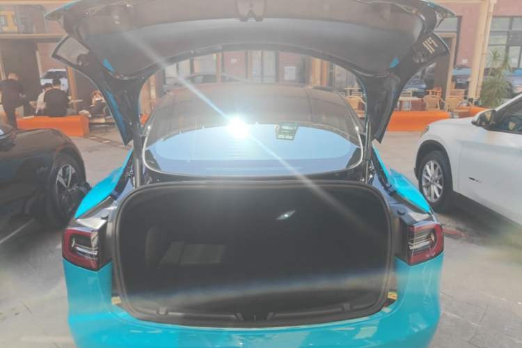 Used Tesla Model 3 2022 Rear-Wheel-Drive Version Trunk