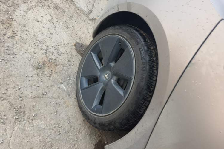 Used Tesla Model 3 2022 Rear-Wheel-Drive Version Right Rear Wheel Hub