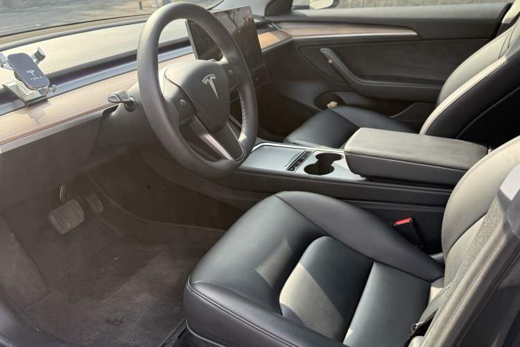 Used Tesla Model 3 2022 Rear-Wheel-Drive Version Interior 5