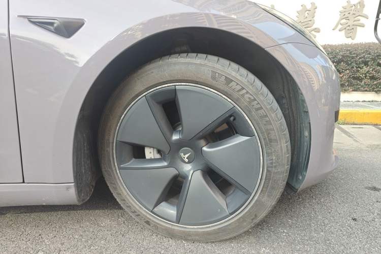 Used Tesla Model 3 2022 Rear-Wheel-Drive Version Right Front Wheel Hub