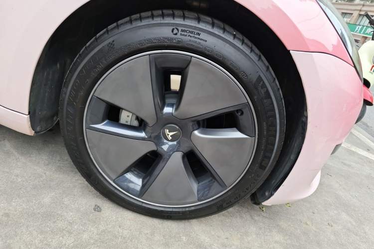 Used Tesla Model 3 2022 Rear-Wheel-Drive Version Right Front Wheel Hub