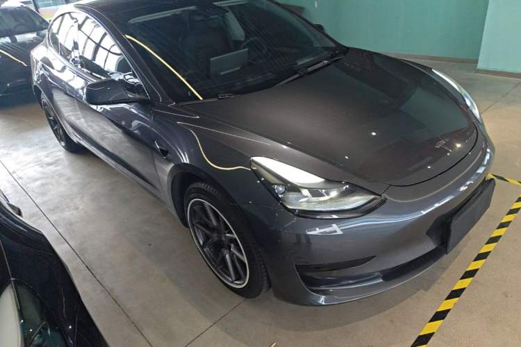 Used Tesla Model 3 2022 Rear-Wheel-Drive Version Front Right 45 Deg