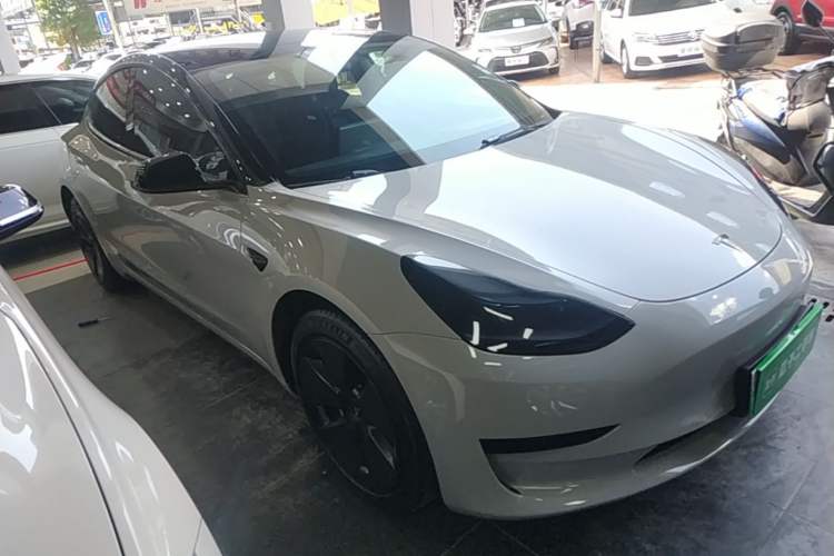 Used Tesla Model 3 2022 Rear-Wheel-Drive Version Front Right 45 Deg