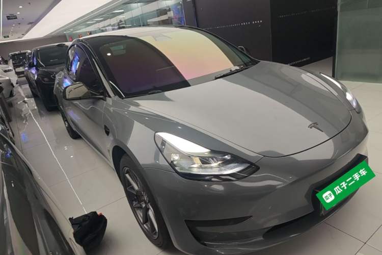 Used Tesla Model 3 2022 Rear-Wheel-Drive Version Front Right 45 Deg