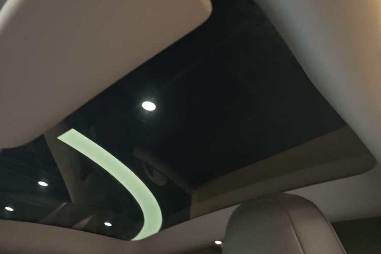 Used Tesla Model 3 2022 Rear-Wheel-Drive Version Headliner