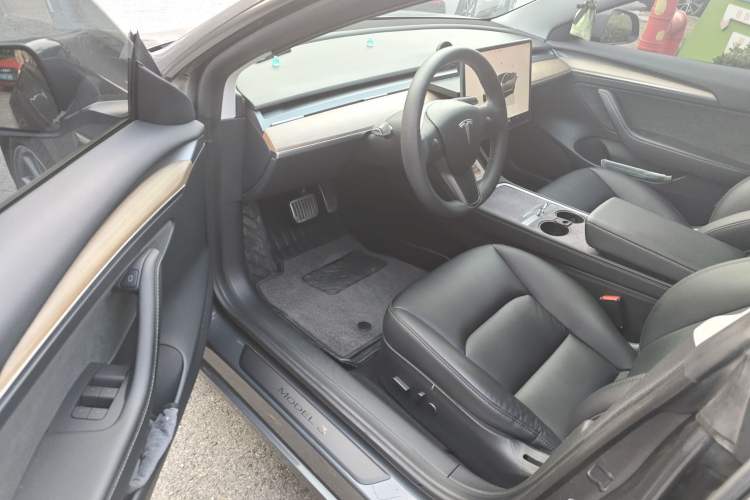 Used Tesla Model 3 2022 Rear-Wheel-Drive Version Interior 2