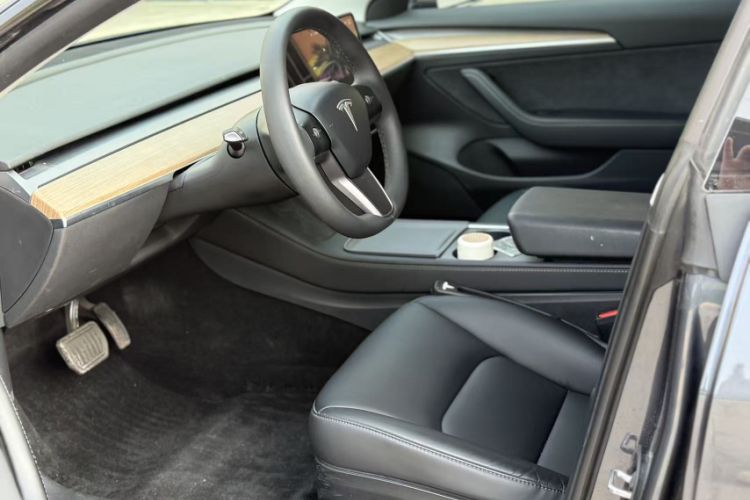 Used Tesla Model 3 2022 Rear-Wheel-Drive Version Interior 2