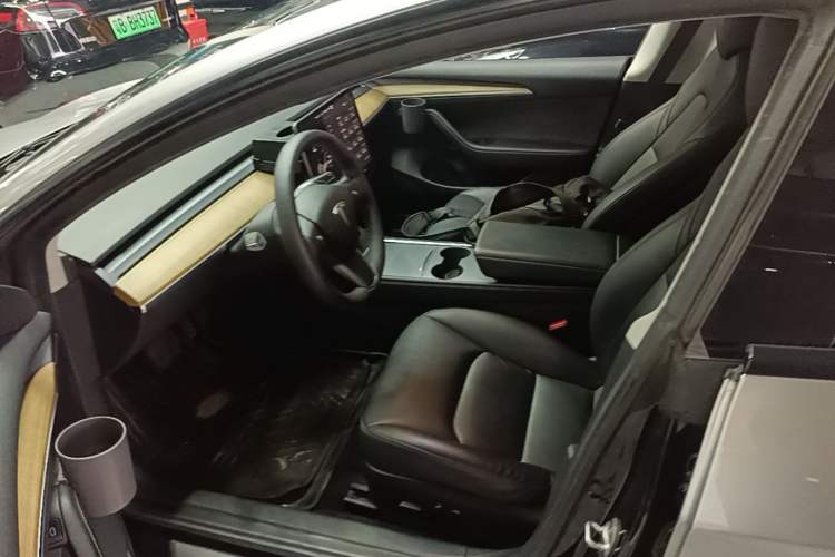 Used Tesla Model 3 2022 Rear-Wheel-Drive Version Left Front Seat