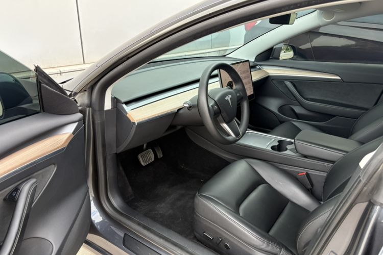 Used Tesla Model 3 2022 Rear-Wheel-Drive Version Left Front Seat