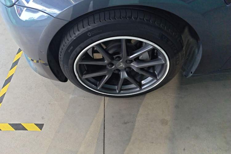 Used Tesla Model 3 2022 Rear-Wheel-Drive Version Left Front Wheel Hub