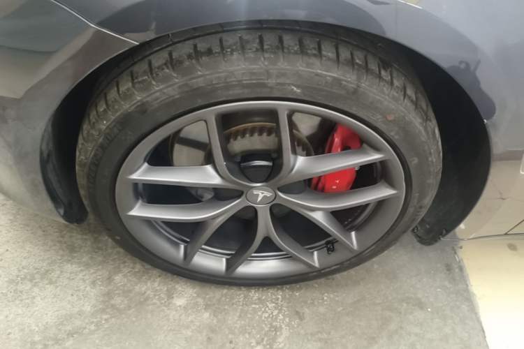Used Tesla Model 3 2022 Performance High-Performance All-Wheel-Drive Version Left Front Wheel Hub