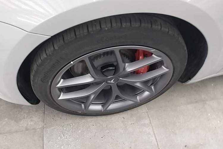 Used Tesla Model 3 2022 Performance High-Performance All-Wheel-Drive Version Left Front Wheel Hub