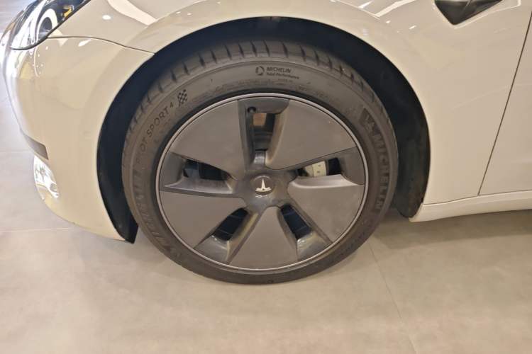 Used Tesla Model 3 2022 Rear-Wheel-Drive Version Left Front Wheel Hub