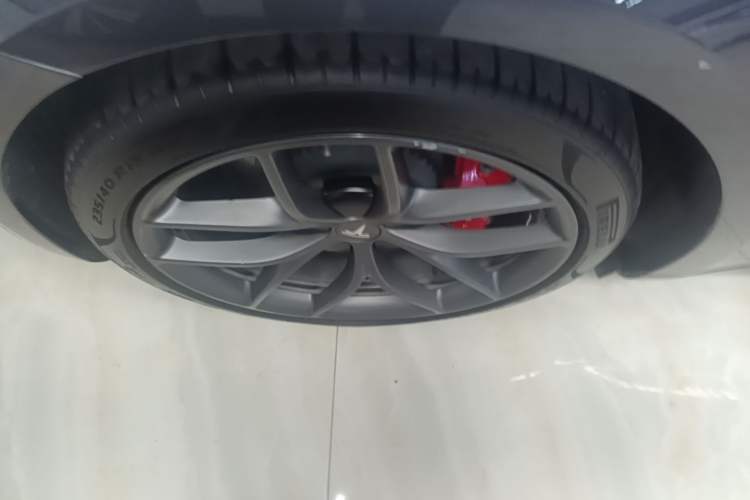 Used Tesla Model 3 2022 Performance High-Performance All-Wheel-Drive Version Left Front Wheel Hub