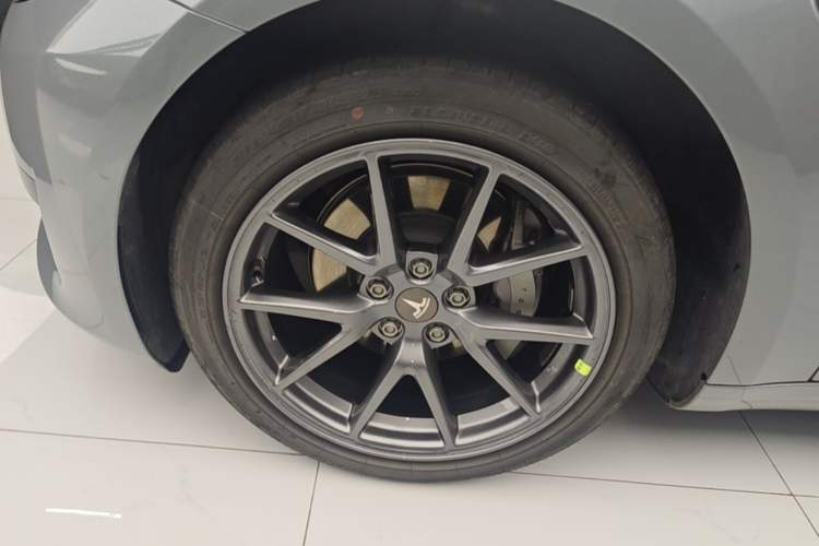 Used Tesla Model 3 2022 Rear-Wheel-Drive Version Left Front Wheel Hub