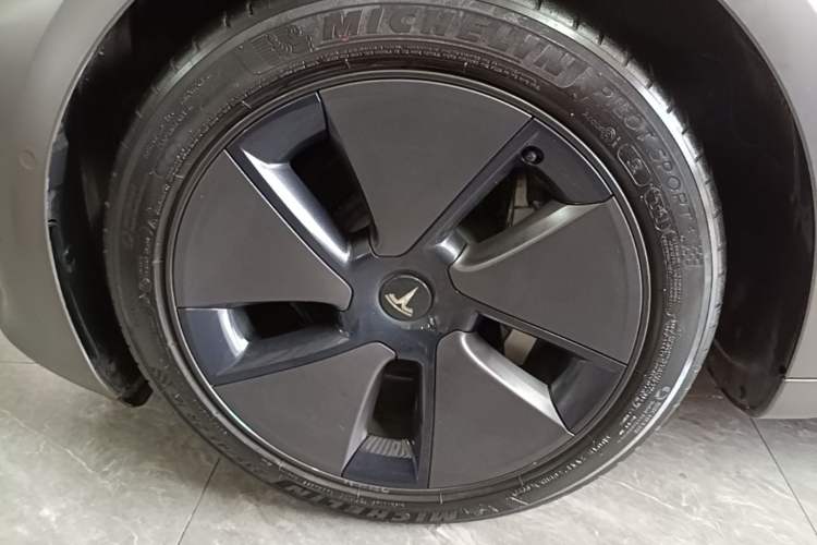 Used Tesla Model 3 2022 Rear-Wheel-Drive Version Left Front Wheel Hub