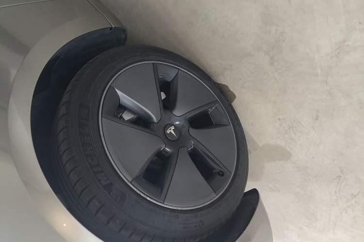 Used Tesla Model 3 2022 Rear-Wheel-Drive Version Left Front Wheel Hub