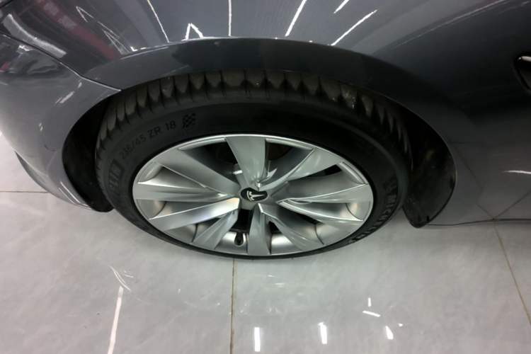 Used Tesla Model 3 2022 Rear-Wheel-Drive Version Left Front Wheel Hub