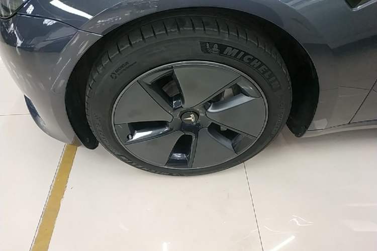 Used Tesla Model 3 2022 Rear-Wheel-Drive Version Left Front Wheel Hub