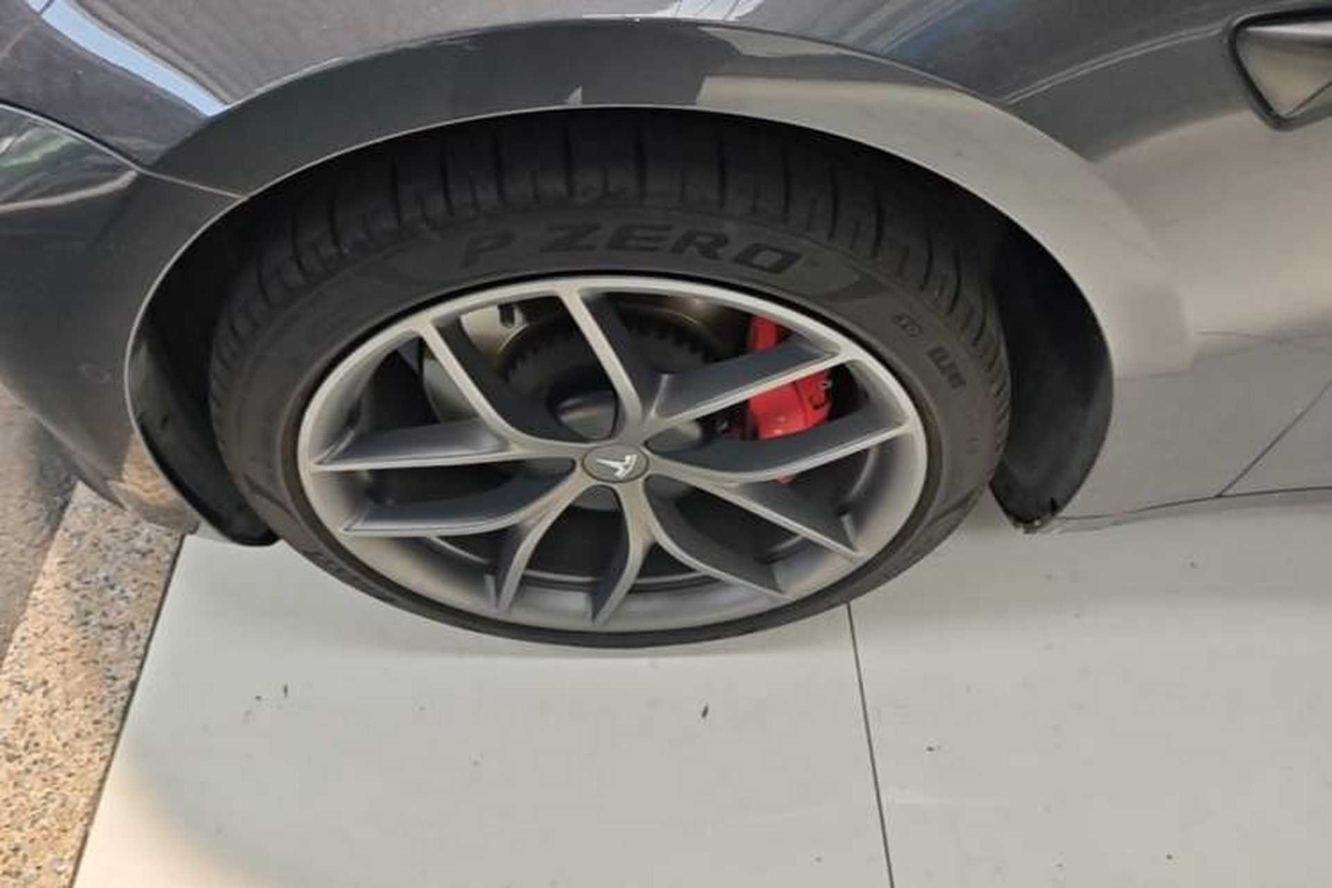 Used Tesla Model 3 2022 Performance High-Performance All-Wheel-Drive Version Left Front Wheel Hub